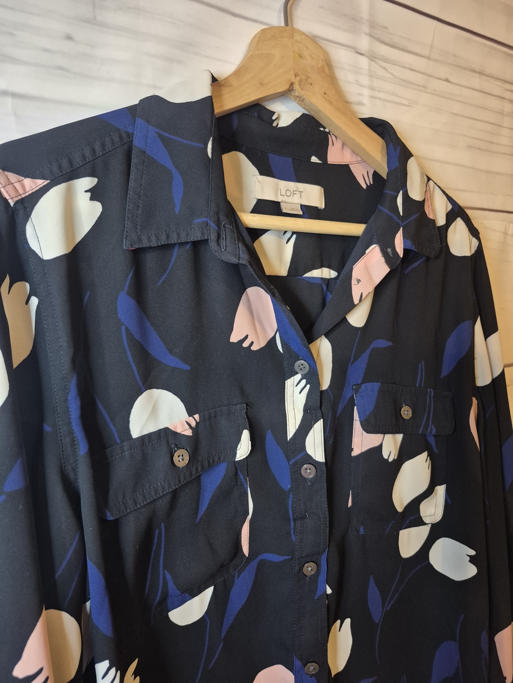 LOFT Navy Button-Front Shirt with Pink & Cream Floral Print Large - Picture 4 of 9